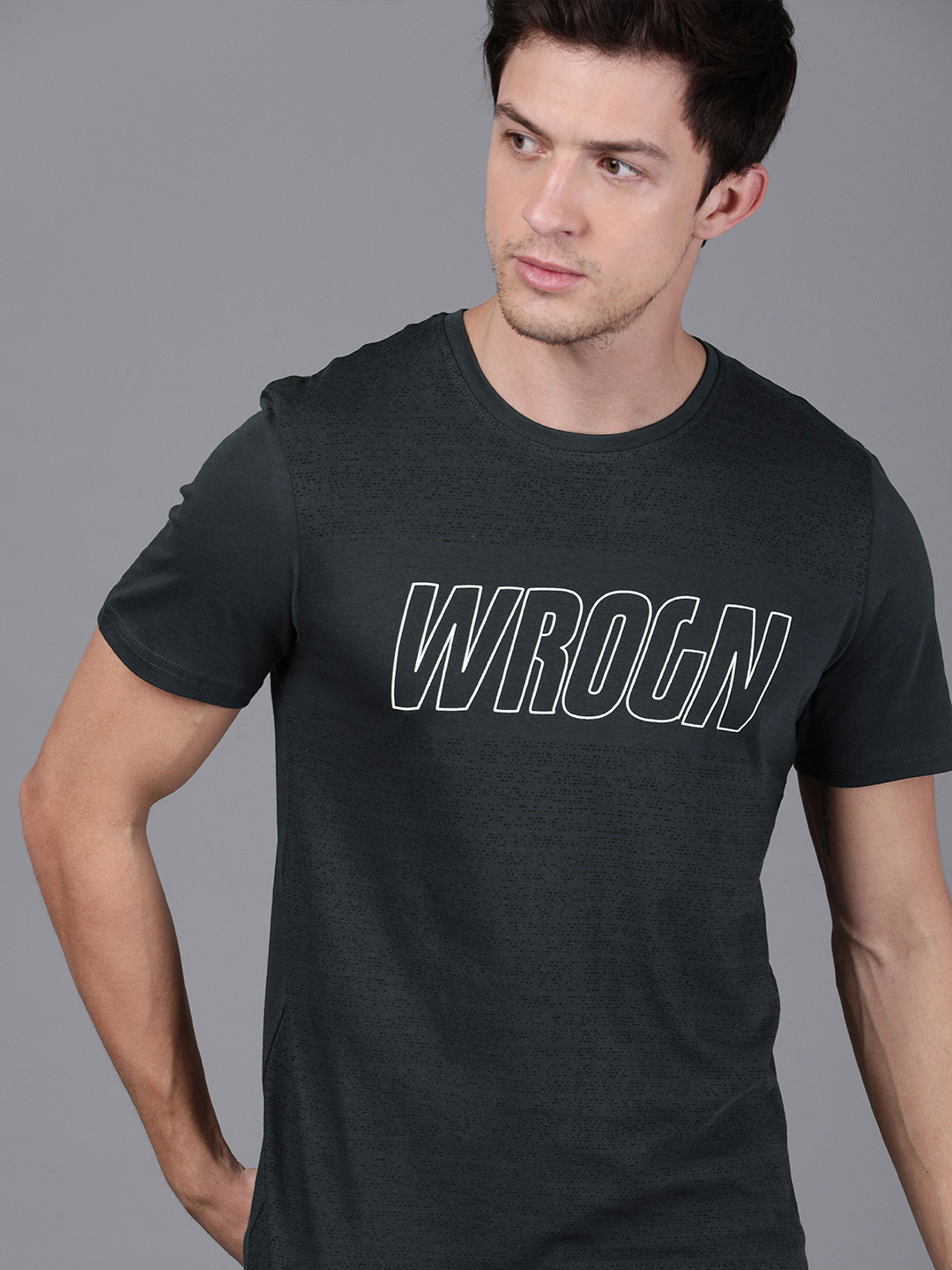 

WROGN Men Charcoal Grey Printed Slim Fit Round Neck T-shirt