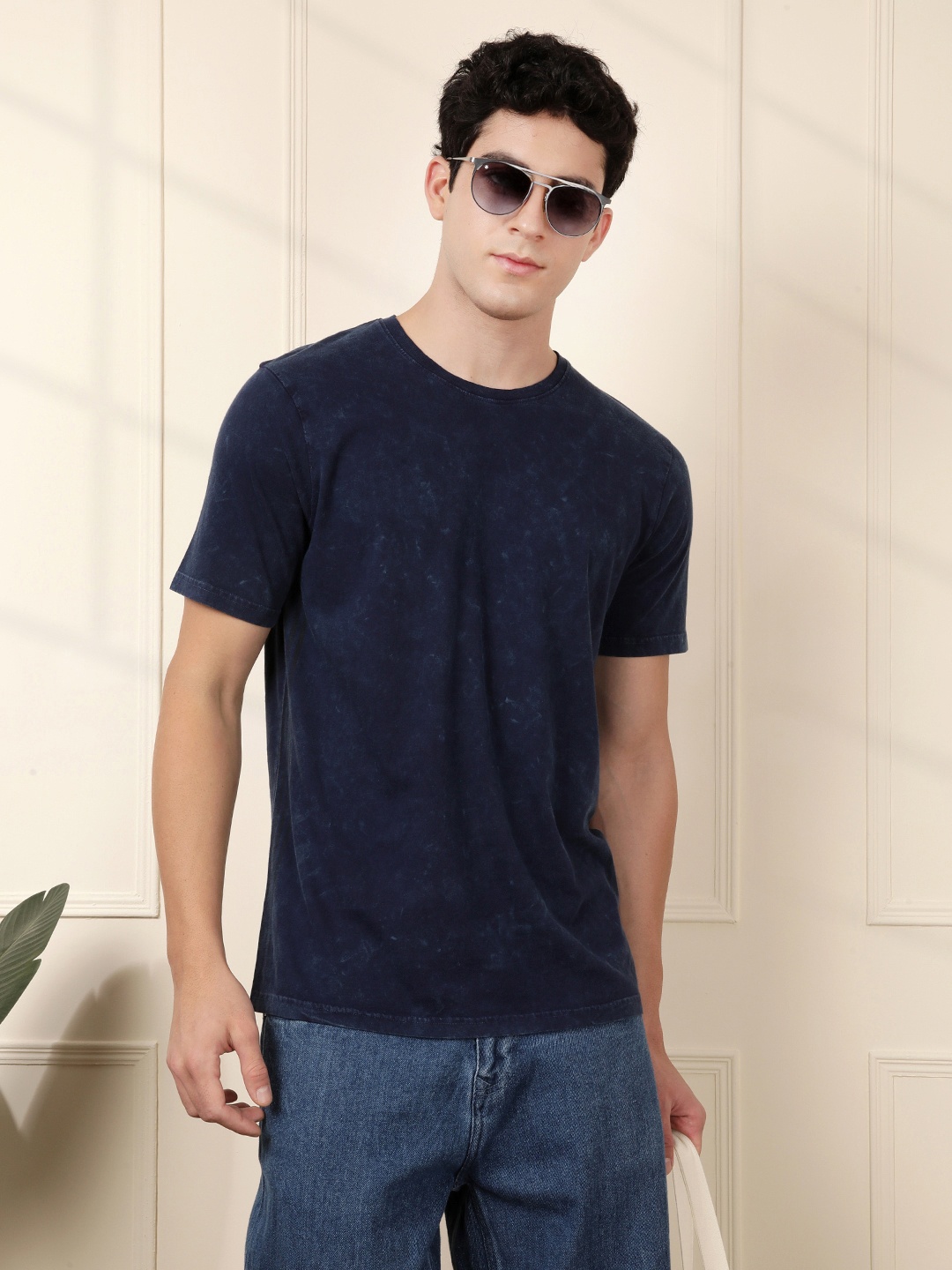 

WROGN Men Navy Blue Solid Round Neck Pure Cotton T-shirt