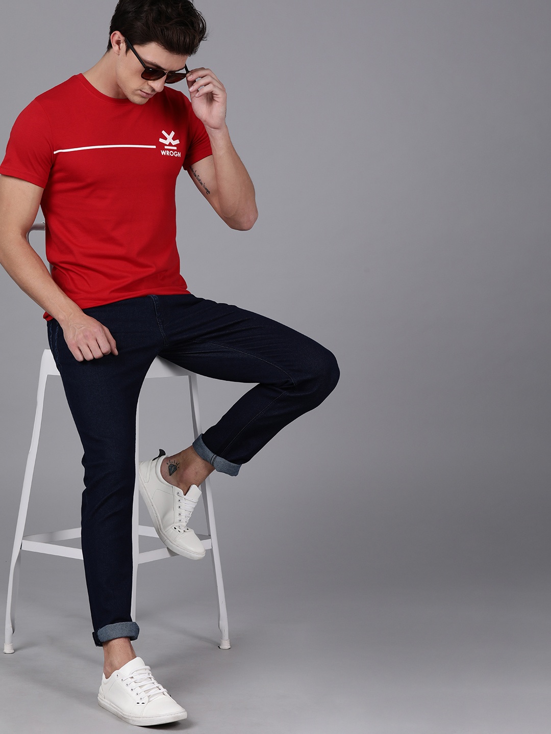 

WROGN Men Red Solid Round Neck T-shirt with Printed Detailing