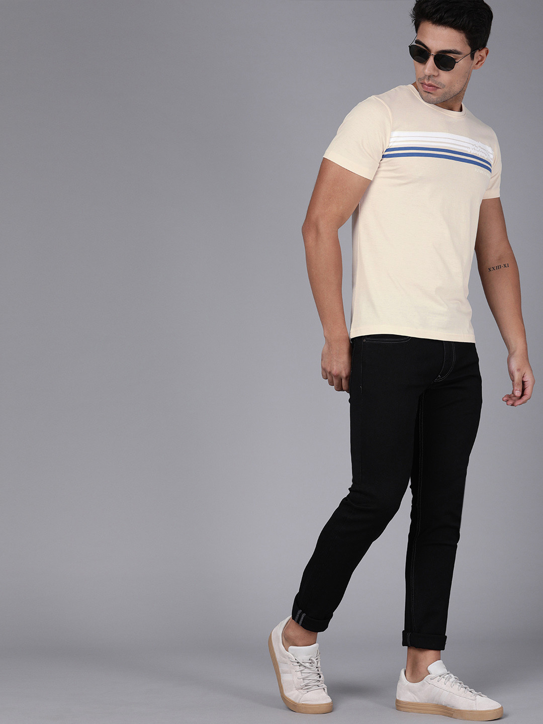 

WROGN Men Pink Striped Round Neck T-shirt