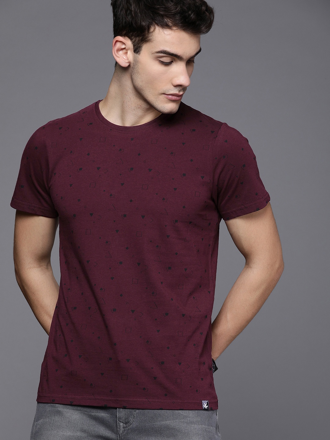 

WROGN Men Burgundy Black Printed Slim Fit Round Neck Pure Cotton T-shirt