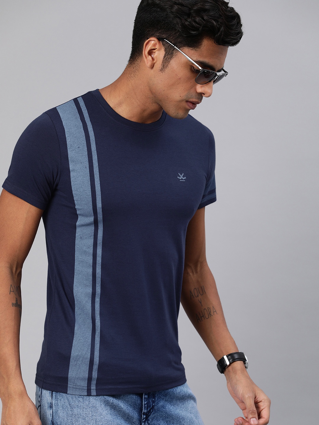 

WROGN Men Navy Blue Striped Round Neck T-shirt