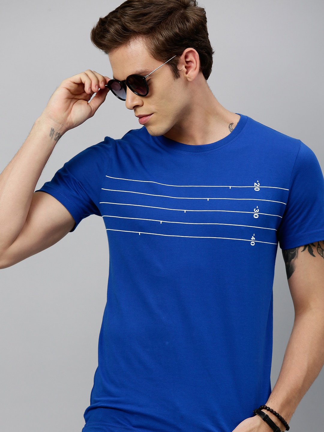 

WROGN Men Blue & White Striped Round Neck T-shirt