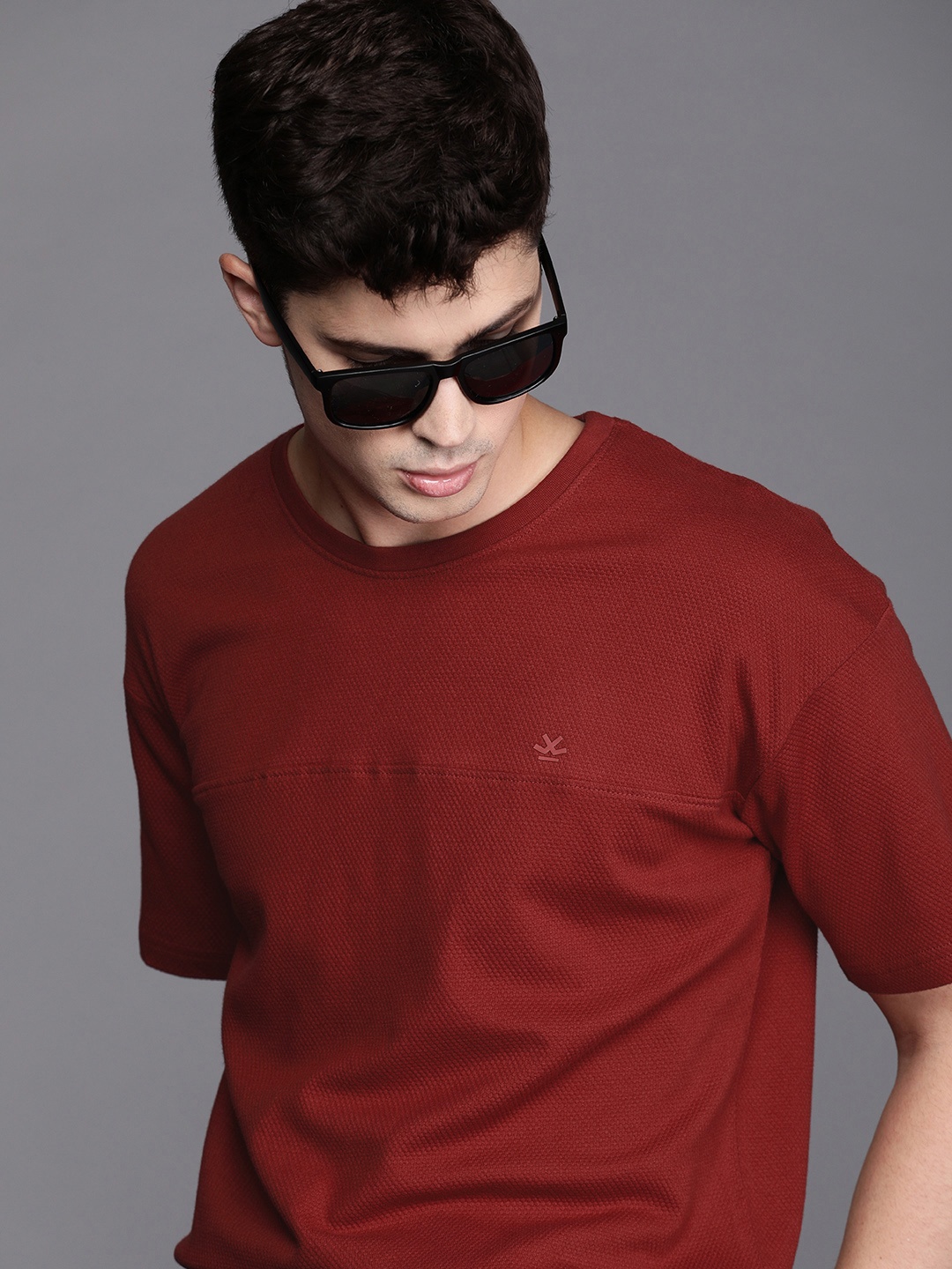 

WROGN Men Maroon Self Design Boxy Fit Round Neck Pure Cotton T-shirt