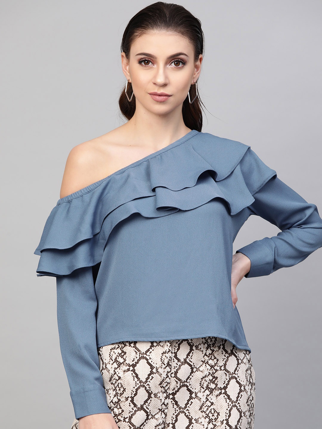 

SASSAFRAS Women Blue Solid One-Shoulder Top