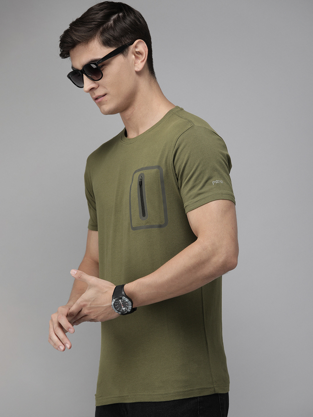 

Pepe Jeans Men Olive Green Slim Fit Solid Round Neck T-shirt with Zip Detailing