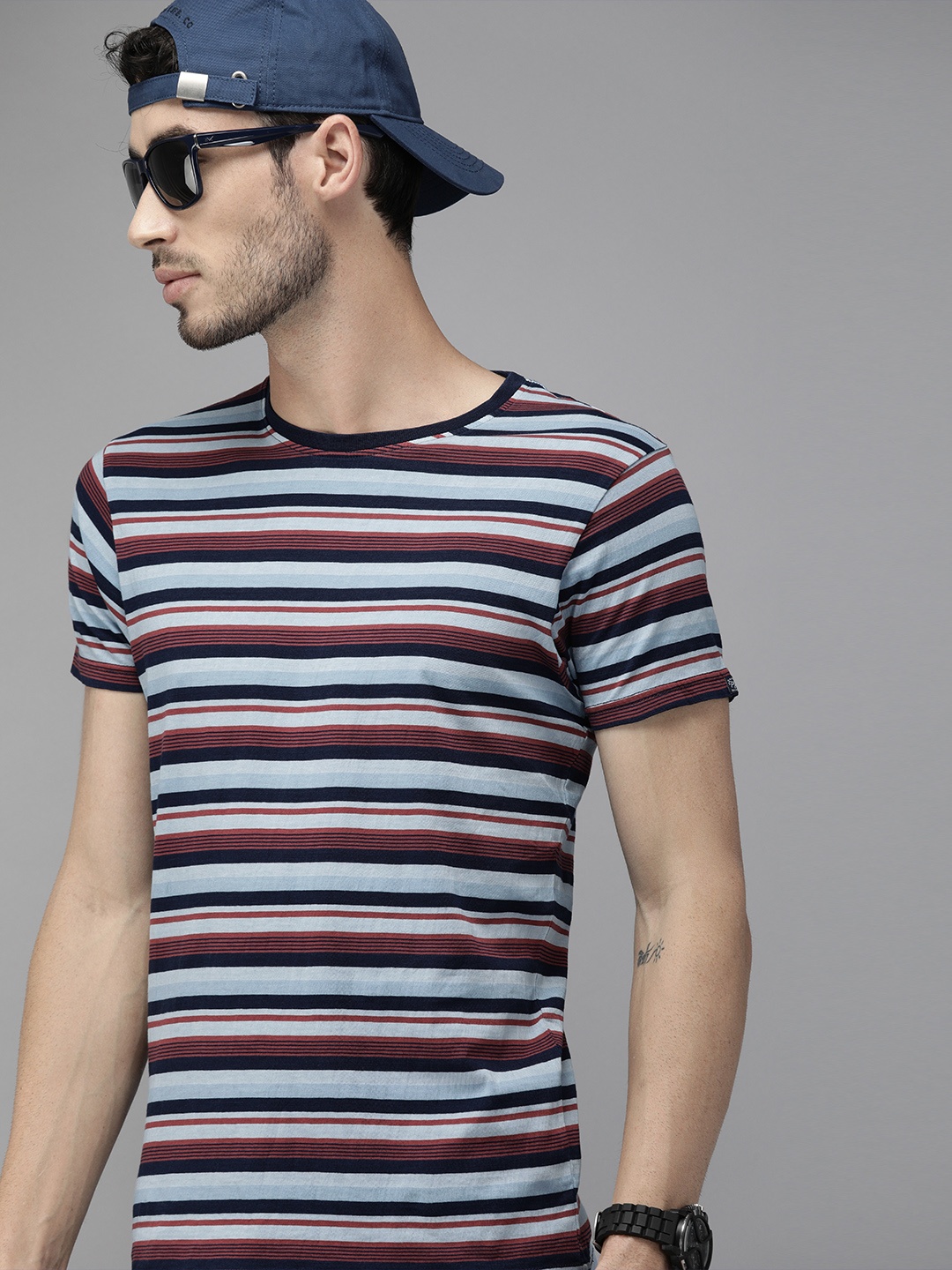 

Pepe Jeans Men Blue Red Slim Fit Striped Round Neck Pure Cotton T-shirt
