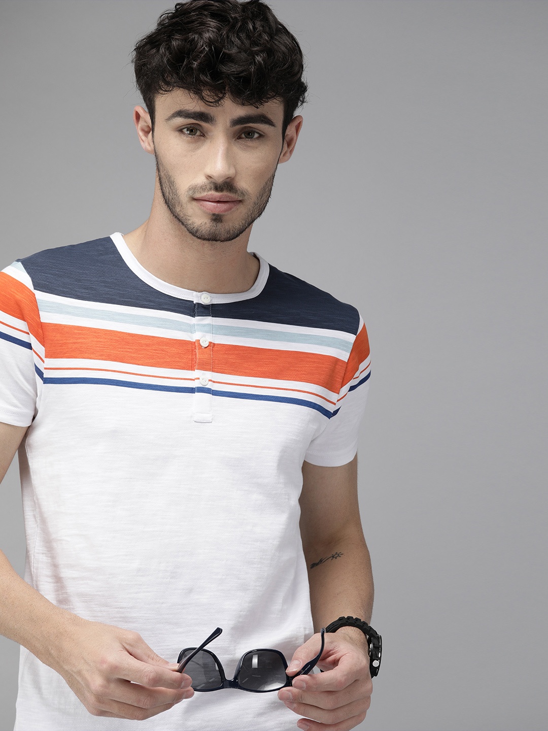 

Pepe Jeans Men White Navy Blue Slim Fit Striped Henley Neck Pure Cotton T-shirt