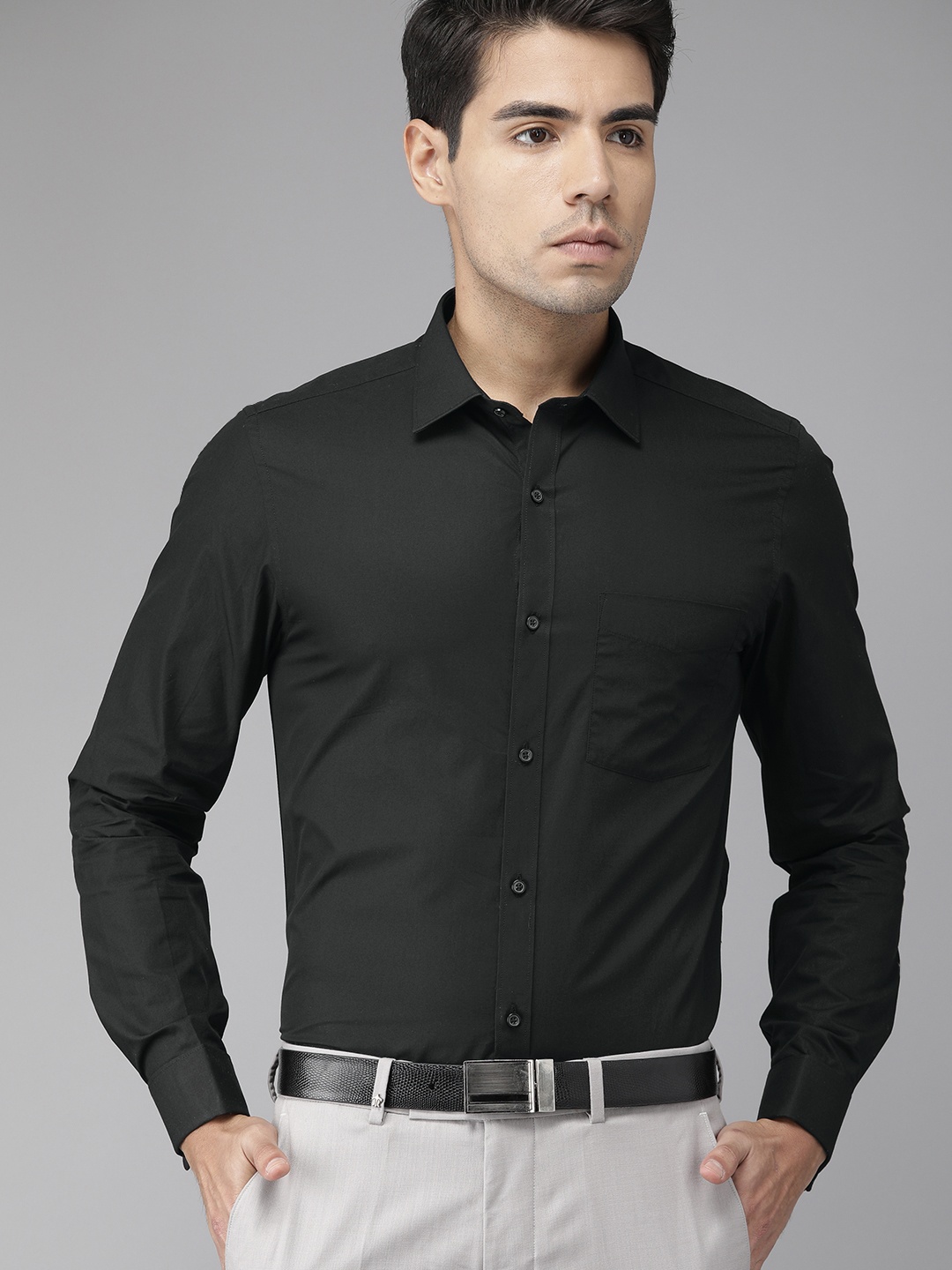 

Turtle Men Black Relaxed Slim Fit Solid Formal Shirt