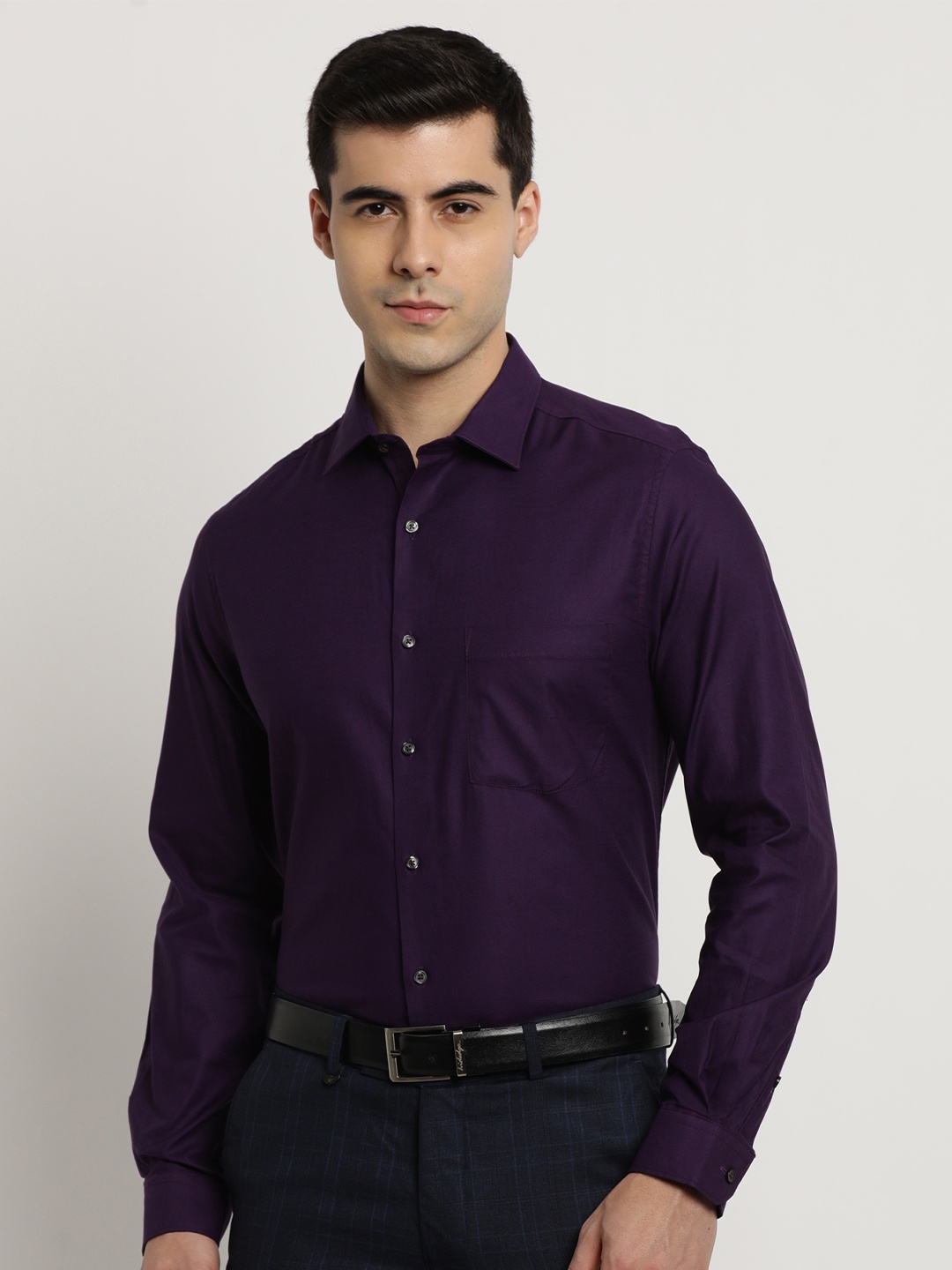 

Turtle Men Violet Relaxed Slim Fit Solid Formal Shirt