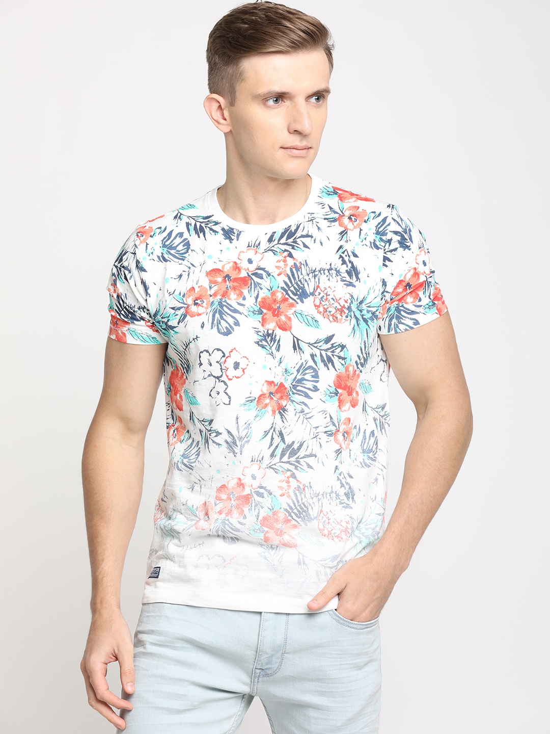 

Pepe Jeans Men White & Blue Floral Printed T-shirt
