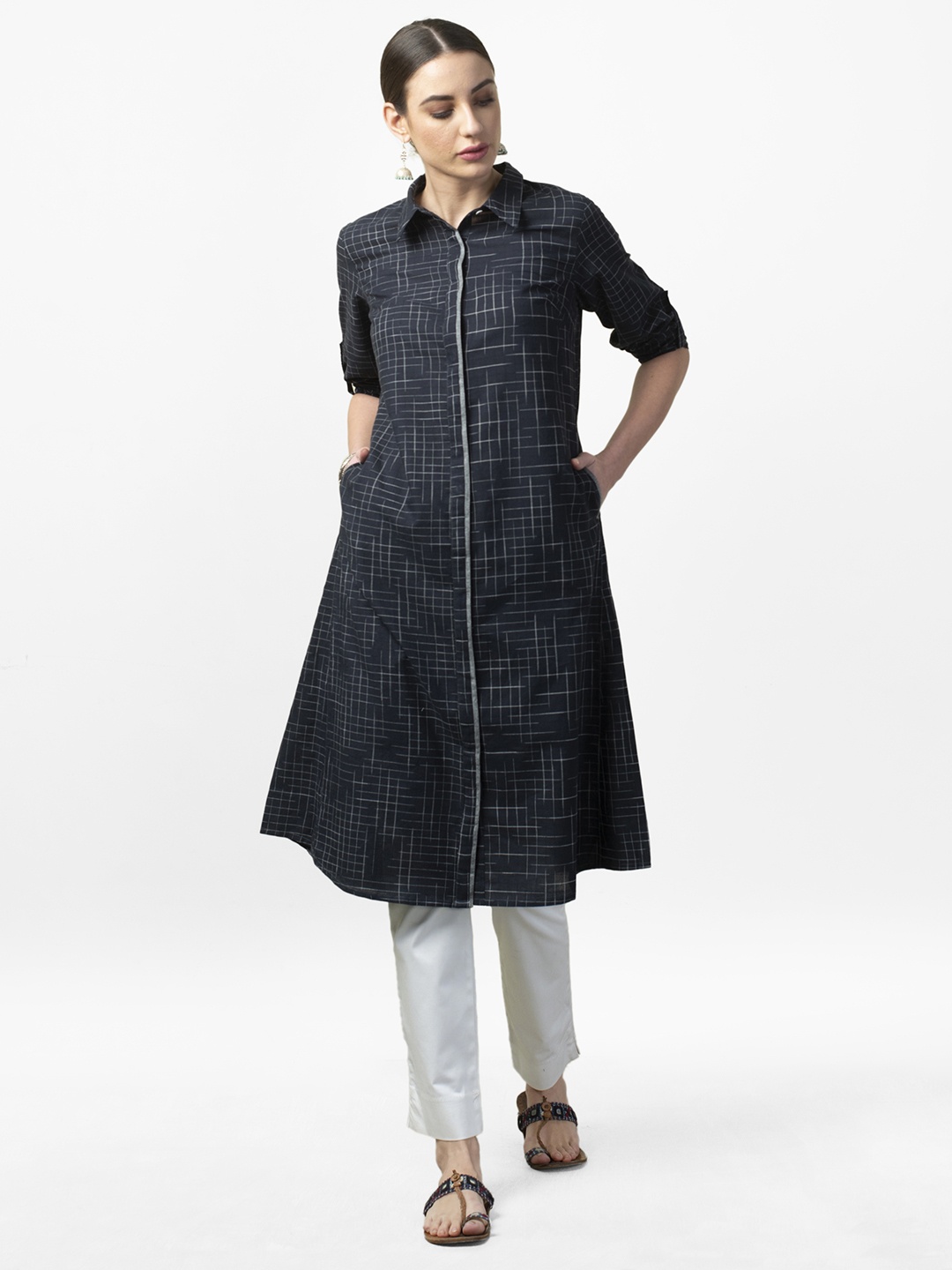 

Fabindia Women Black & White Handwoven Slim Fit Checked Pathani Kurta