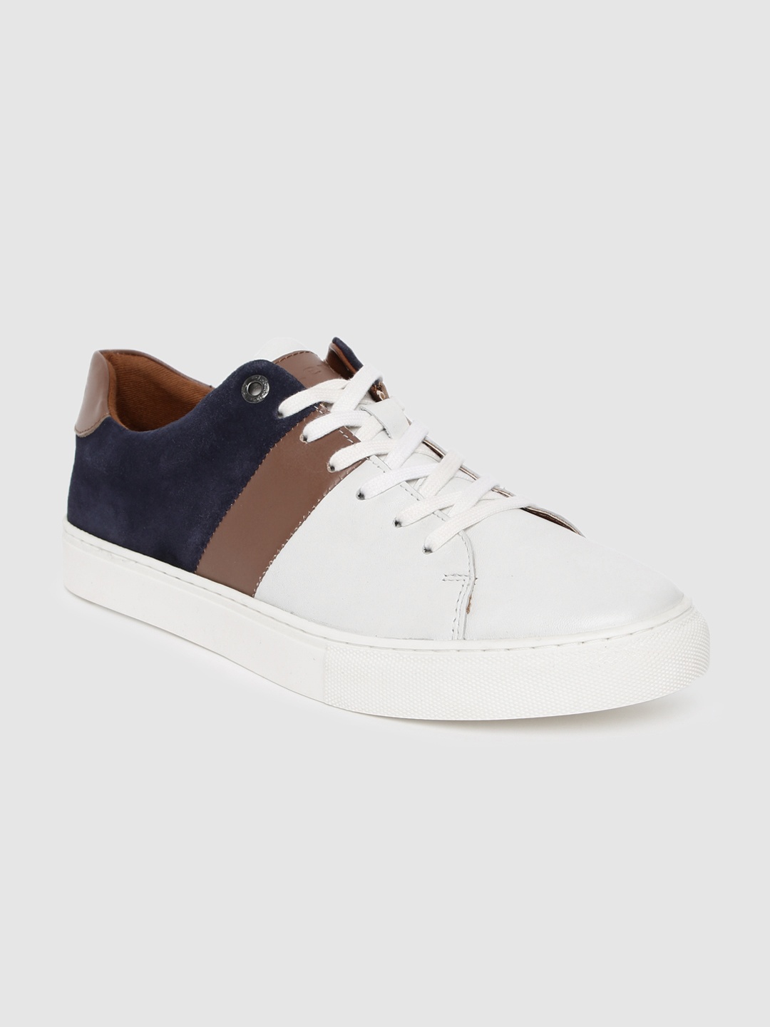 

Levis Men White & Navy Blue Colourblocked Leather Sneakers