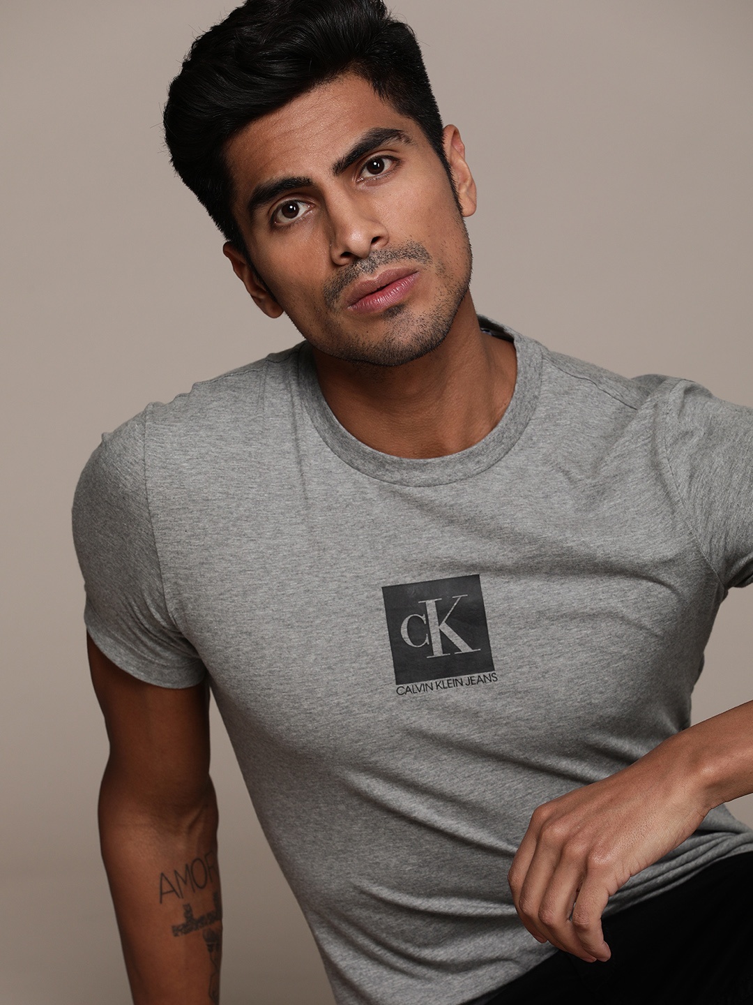 

Calvin Klein Jeans Men Grey Melange Solid Round Neck T-shirt