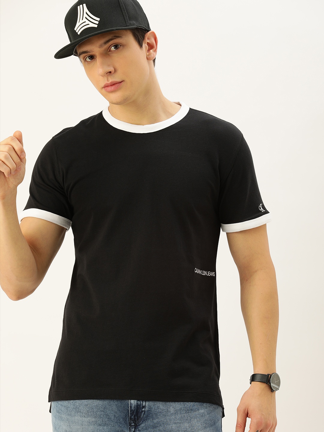 

Calvin Klein Jeans Men Black Solid Round Neck T-shirt