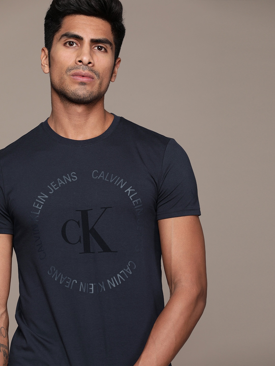 

Calvin Klein Jeans Men Navy Blue Printed Slim Fit Round Neck T-shirt
