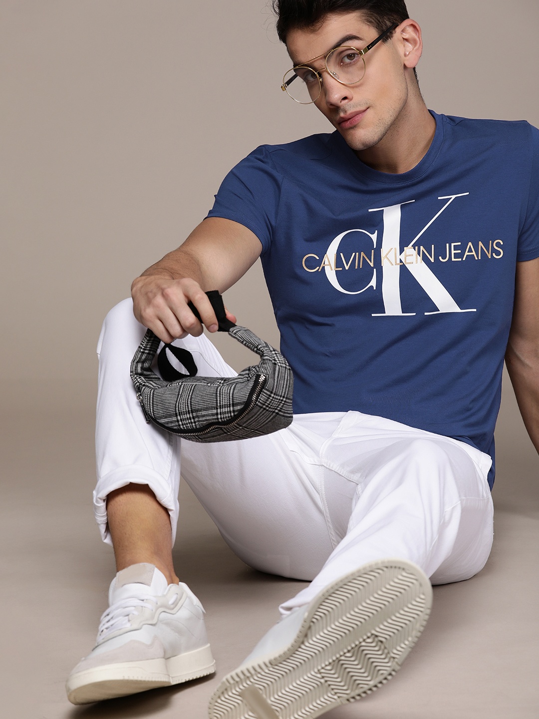 

Calvin Klein Jeans Men Blue Printed Slim Fit Round Neck T-shirt