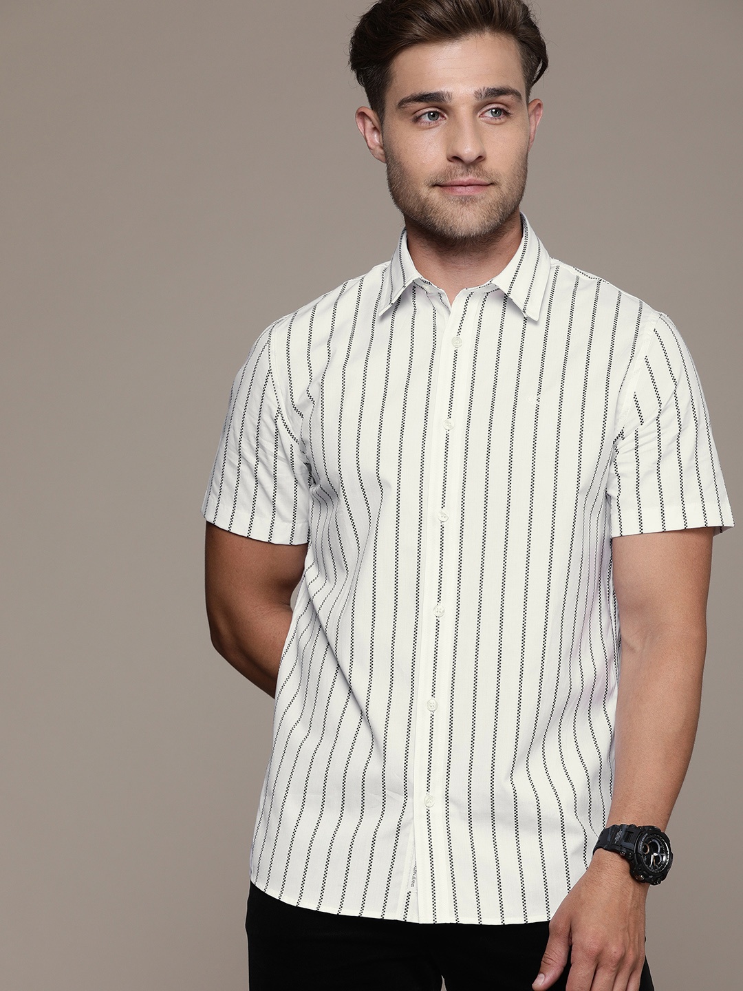 

Calvin Klein Jeans Men White & Black Slim Fit Striped Casual Shirt