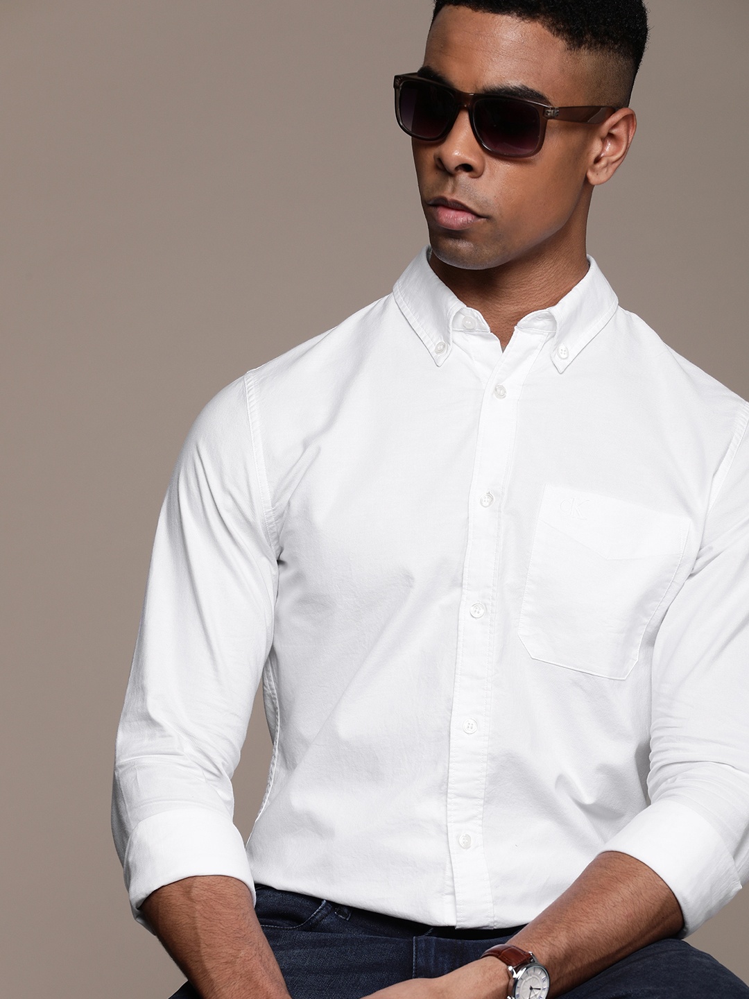 

Calvin Klein Jeans Men White Slim Fit Solid Casual Shirt