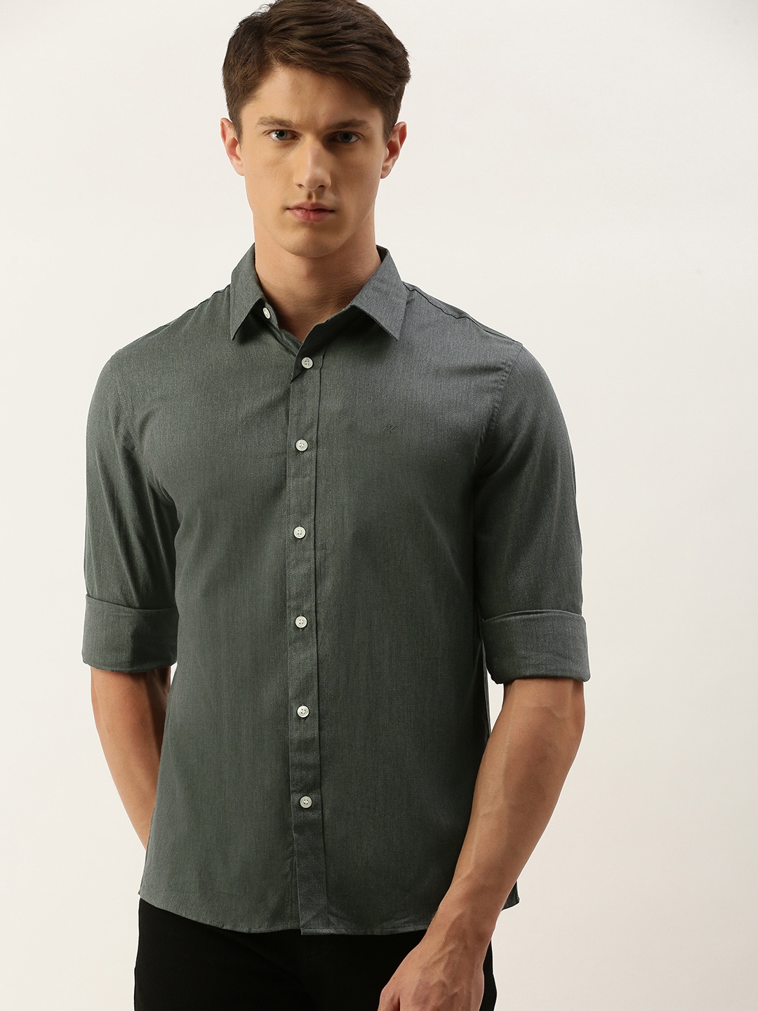 

Calvin Klein Jeans Men Green Solid Pure Cotton Regular Fit Casual Shirt