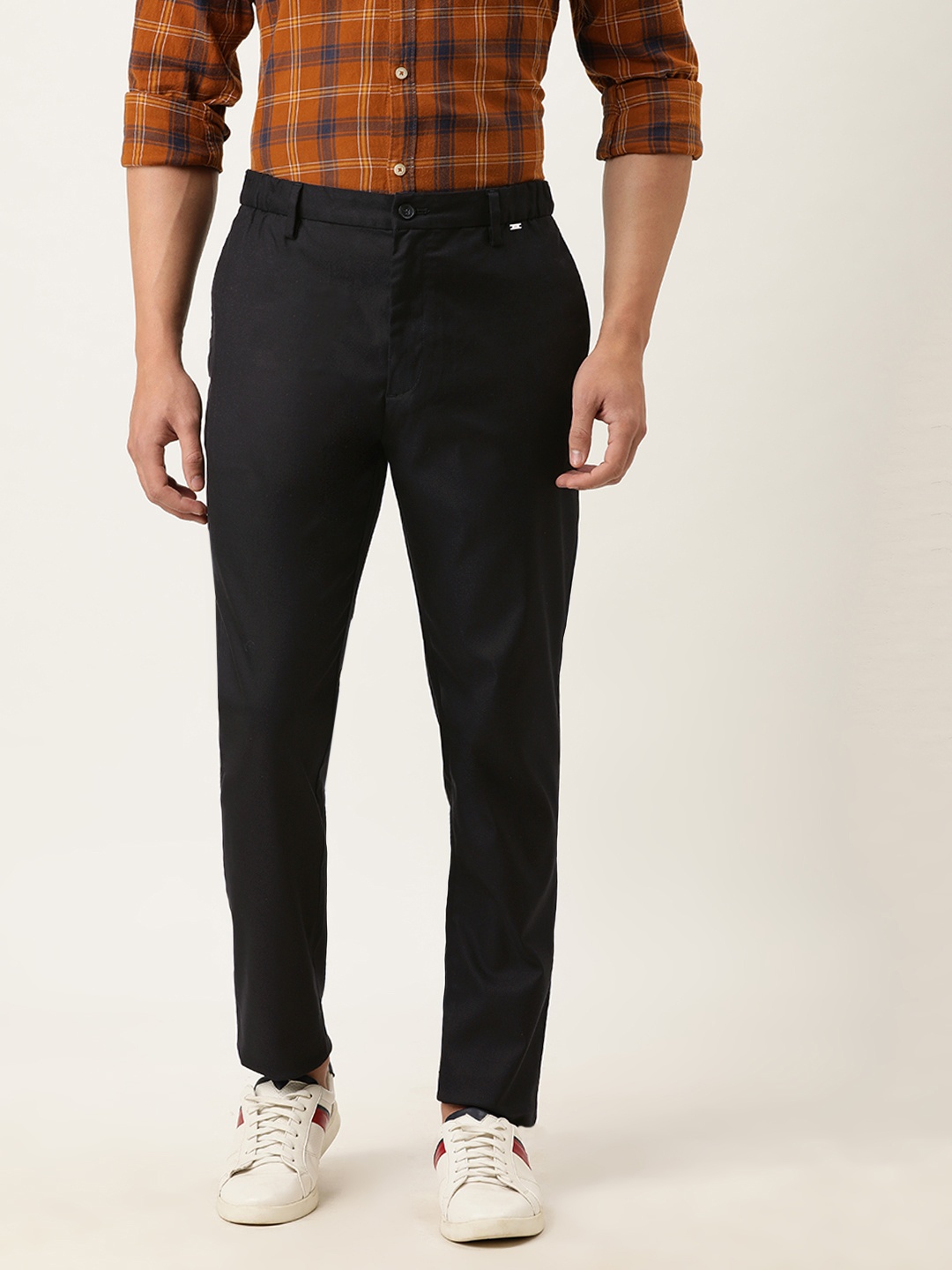 

Calvin Klein Jeans Men Black Tapered Fit Solid Chinos