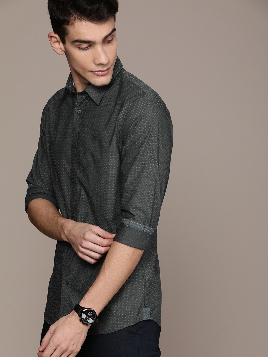 

Calvin Klein Jeans Men Charcoal Grey Slim Fit Self Design Casual Shirt