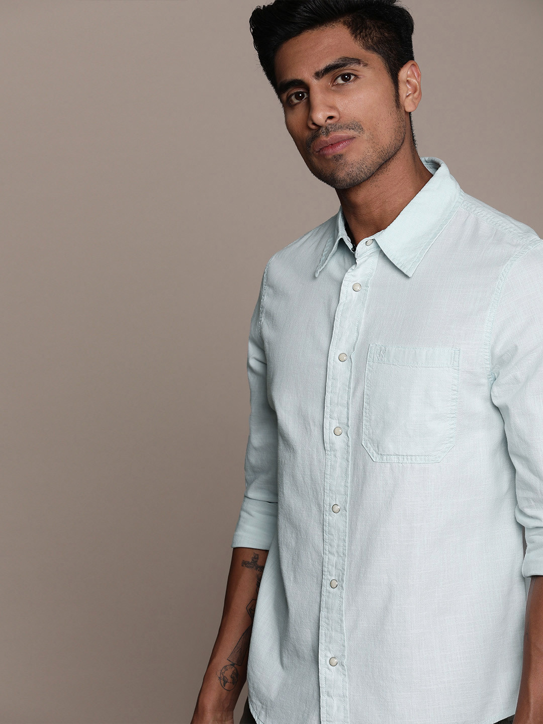 

Calvin Klein Jeans Men Blue Slim Fit Solid Casual Shirt