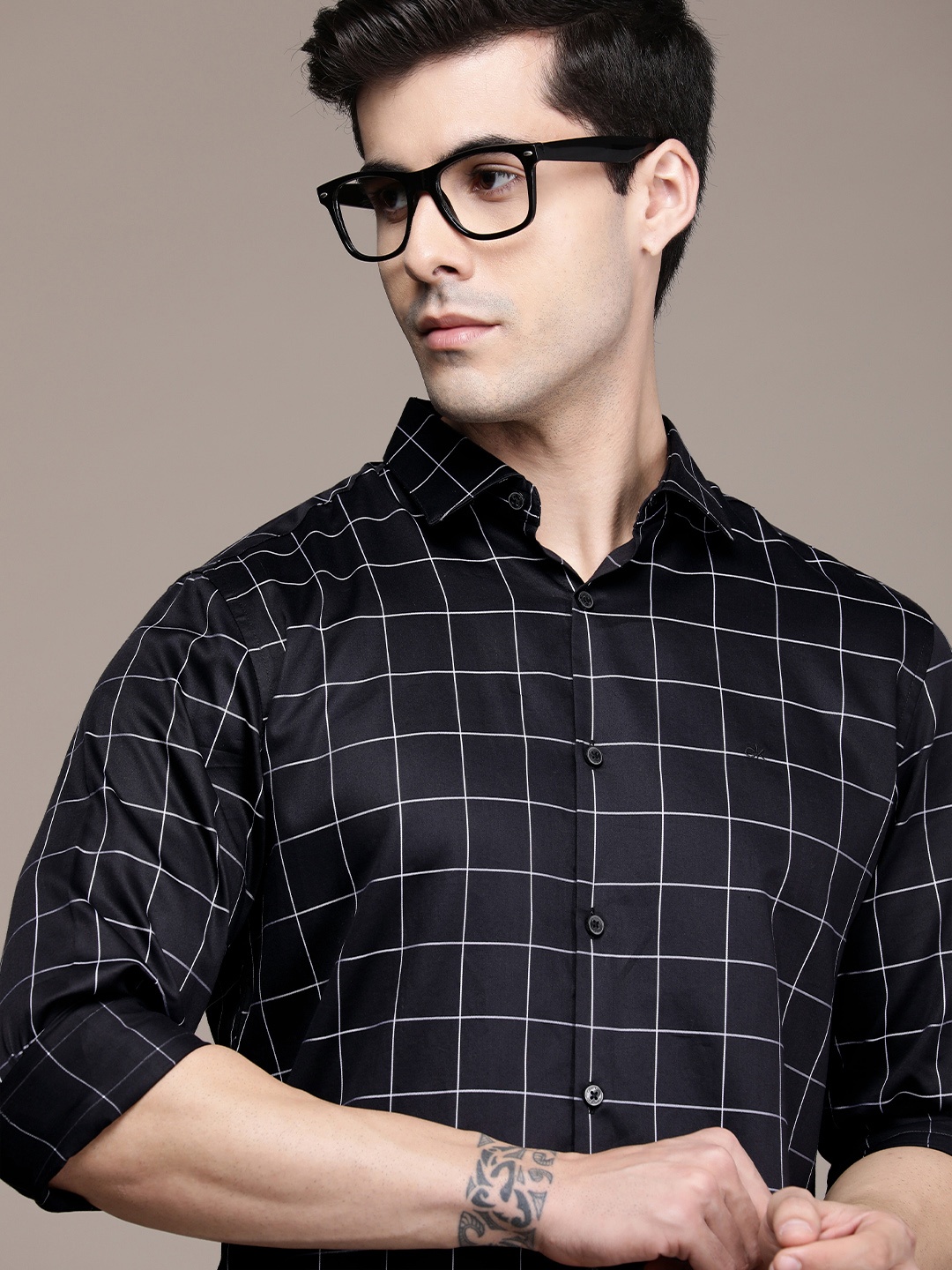 

Calvin Klein Jeans Men Black & White Slim Fit Checked Casual Pure Cotton Shirt
