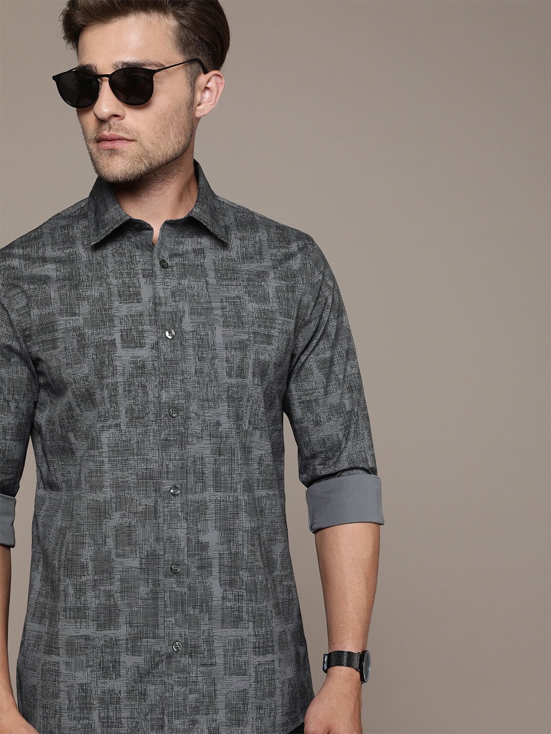 

Calvin Klein Jeans Men Grey & Black Slim Fit Printed Casual Shirt