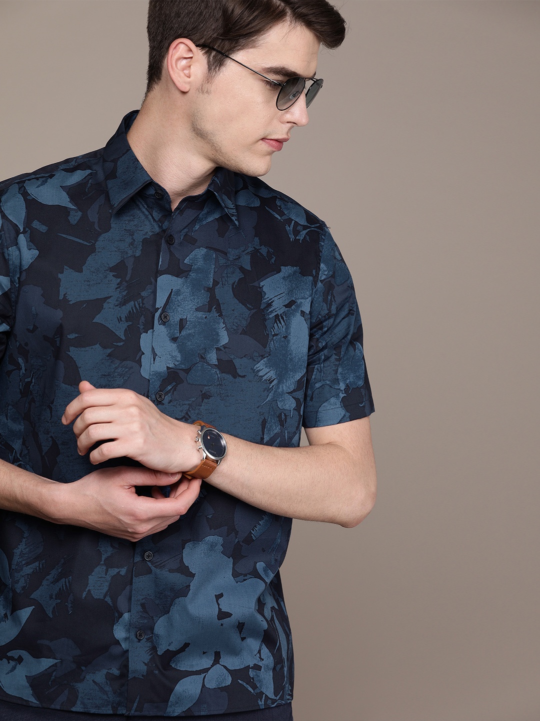 

Calvin Klein Jeans Men Navy Blue Regular Fit Printed Casual Shirt