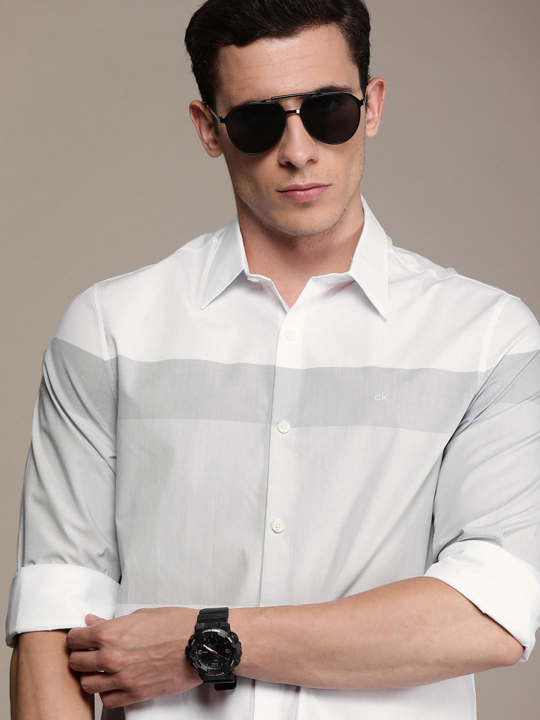 

Calvin Klein Jeans Men White & Grey Slim Fit Colourblocked Casual Shirt
