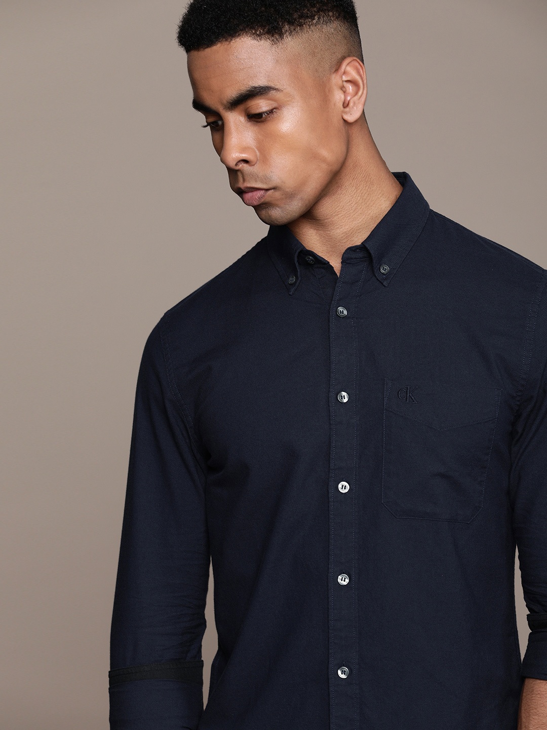 

Calvin Klein Jeans Men Navy Blue Slim Fit Solid Casual Shirt