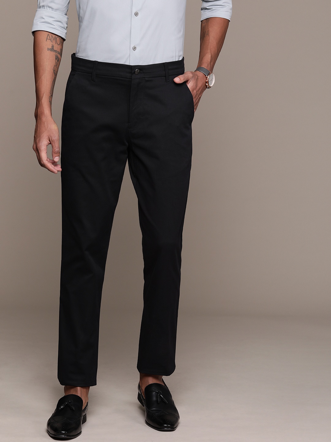 

Calvin Klein Jeans Men Black Slim Fit Solid Chinos