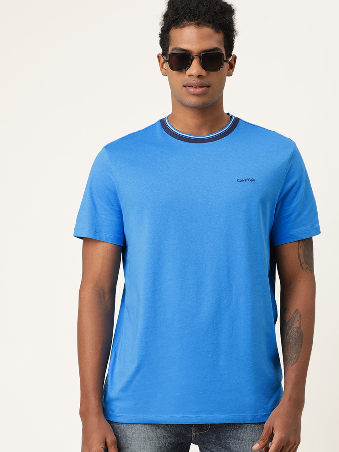 

Calvin Klein Jeans Men Blue Solid Round Neck Pure Cotton T-shirt