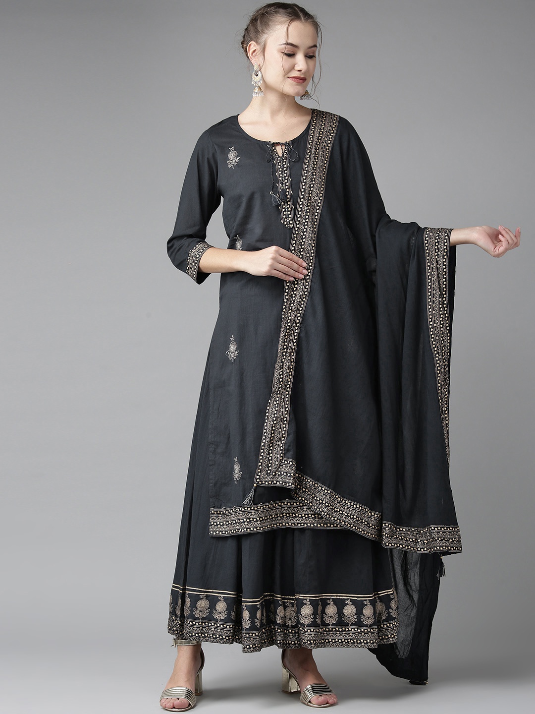 

Ishin Women Navy Blue & Golden Embroidered Kurta with Palazzos & Dupatta