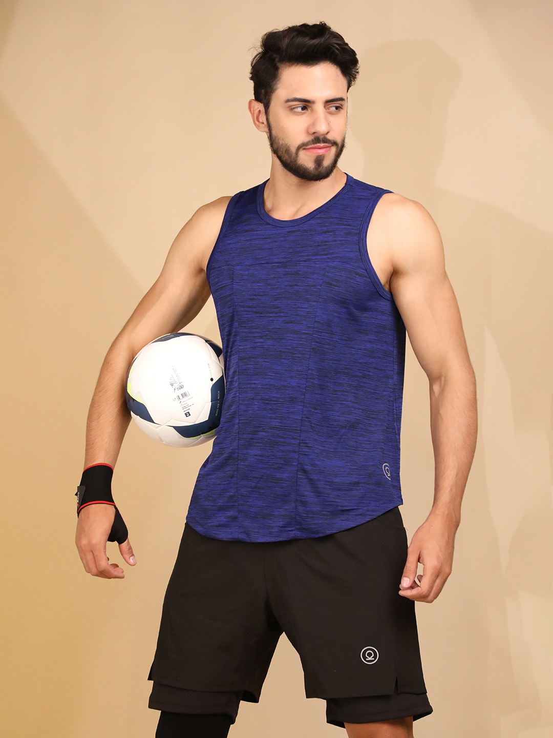 

Chkokko Men Navy Blue & Black Solid Round Neck T-shirt