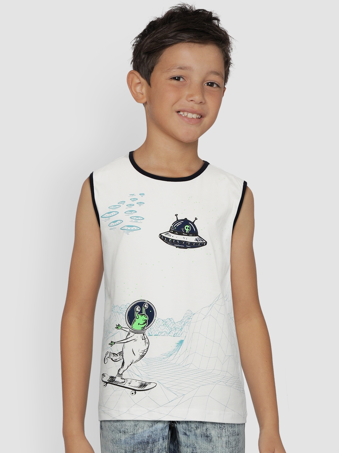 

Gini and Jony Boys White Printed Round Neck Pure Cotton T-shirt