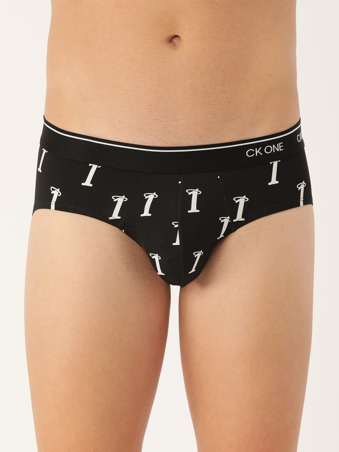 

Calvin Klein Underwear Men Black & White Printed Hipster Briefs NB2224WQ5