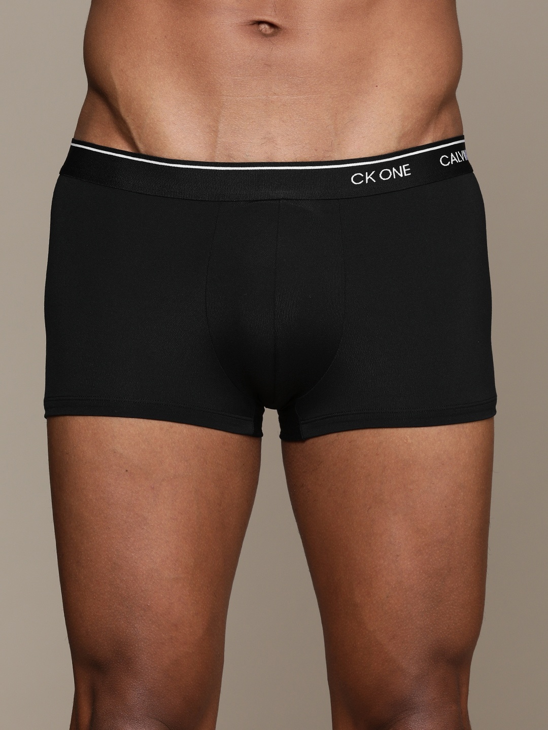 

Calvin Klein Underwear Men Black Solid Low Rise Trunk NB2225001