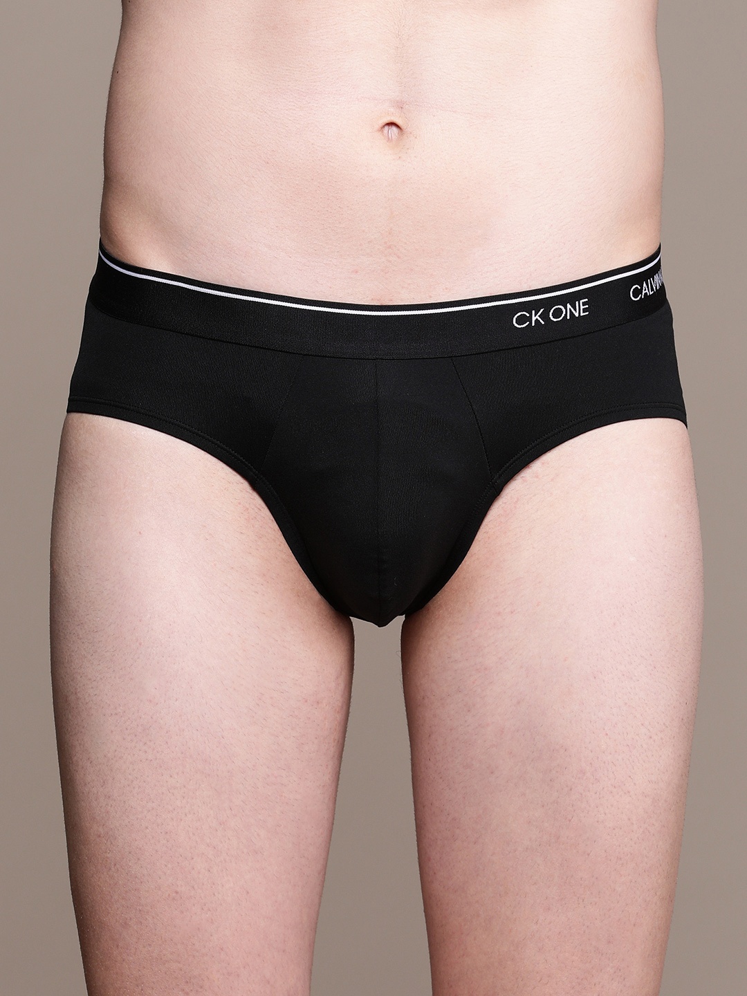 

Calvin Klein Underwear Men Black Solid Briefs NB2224001