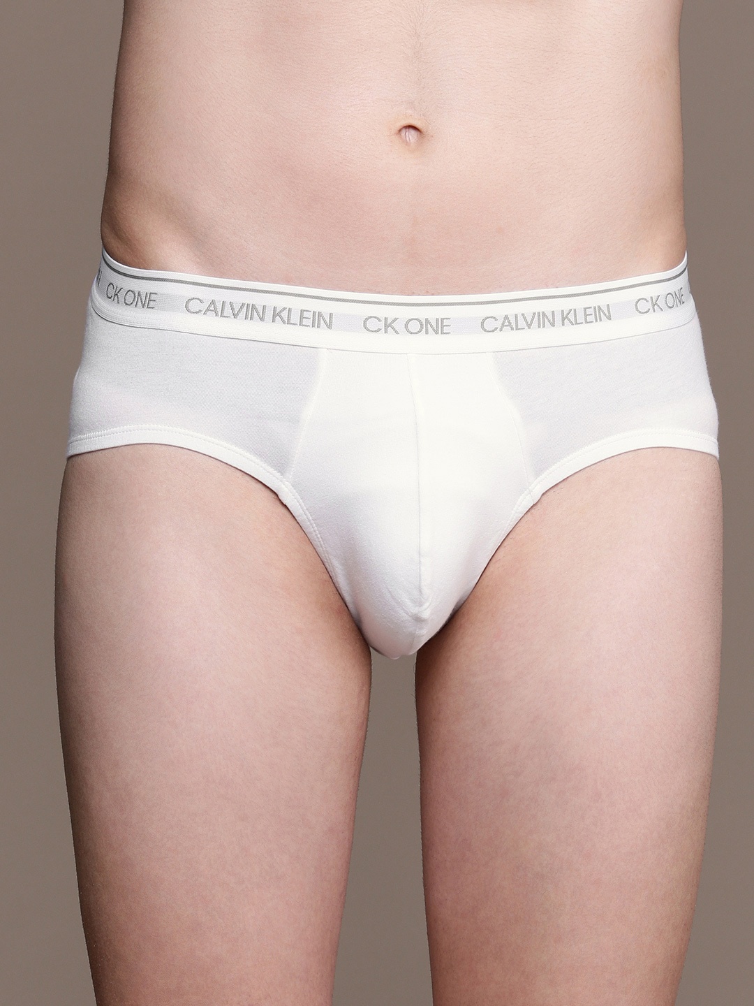 

Calvin Klein Underwear Men White Solid Briefs NB2213100