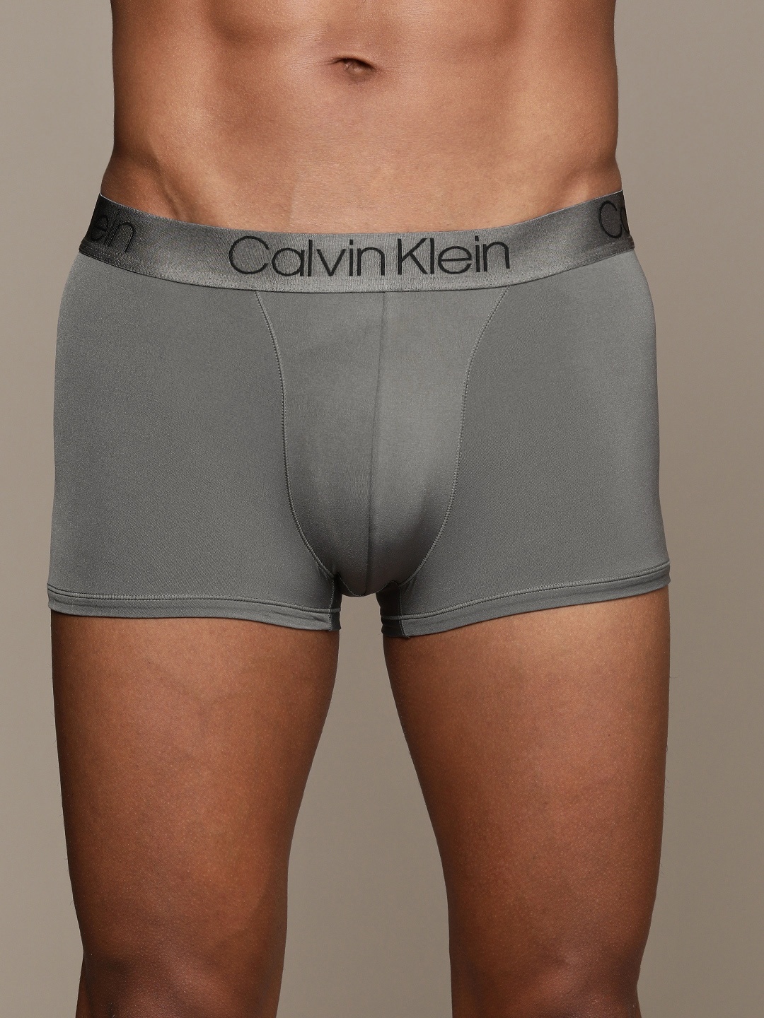 

Calvin Klein Underwear Men Grey Solid Trunks NEW-NB15615GS