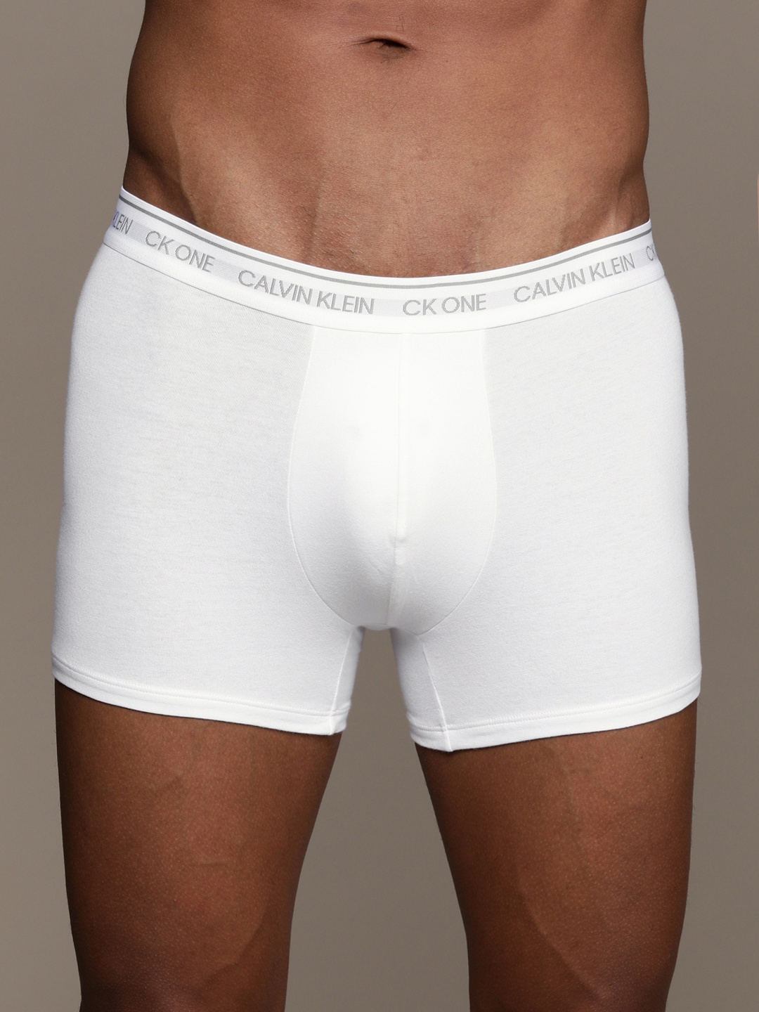 

Calvin Klein Underwear Men White Solid Low Rise Trunk NB2216100