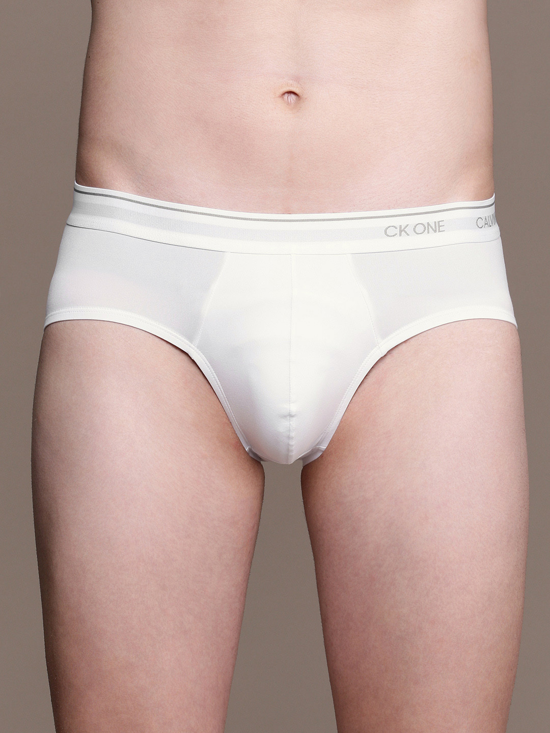 

Calvin Klein Underwear Men White Solid Briefs NB2224100
