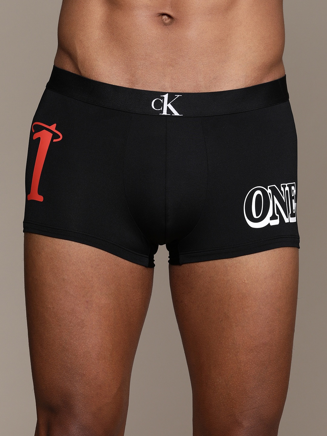 

Calvin Klein Underwear Men Black Solid Low Rise Trunk NB2353001