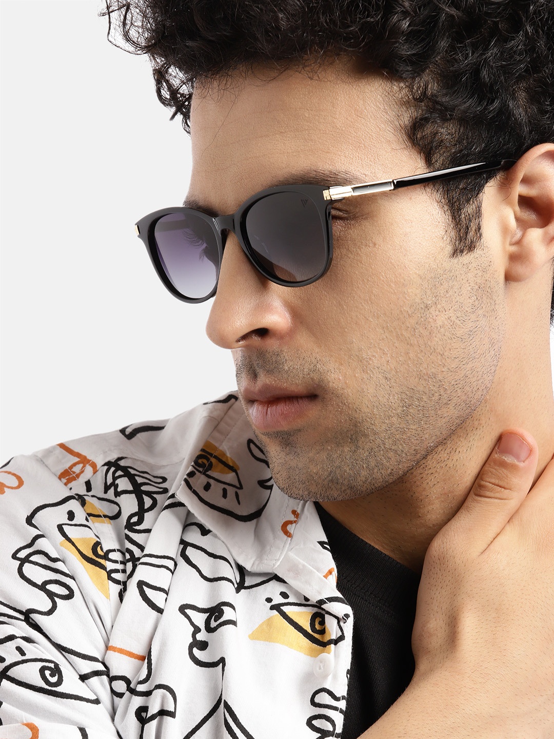 

Voyage Unisex Oval Sunglasses P137MG3172, Black
