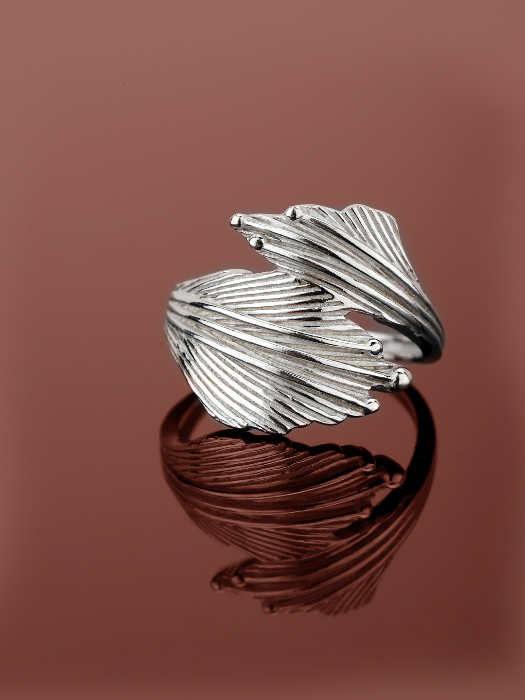 

Carlton London Women Silver-Toned Rhodium-Plated Textured Adjustable Finger Ring