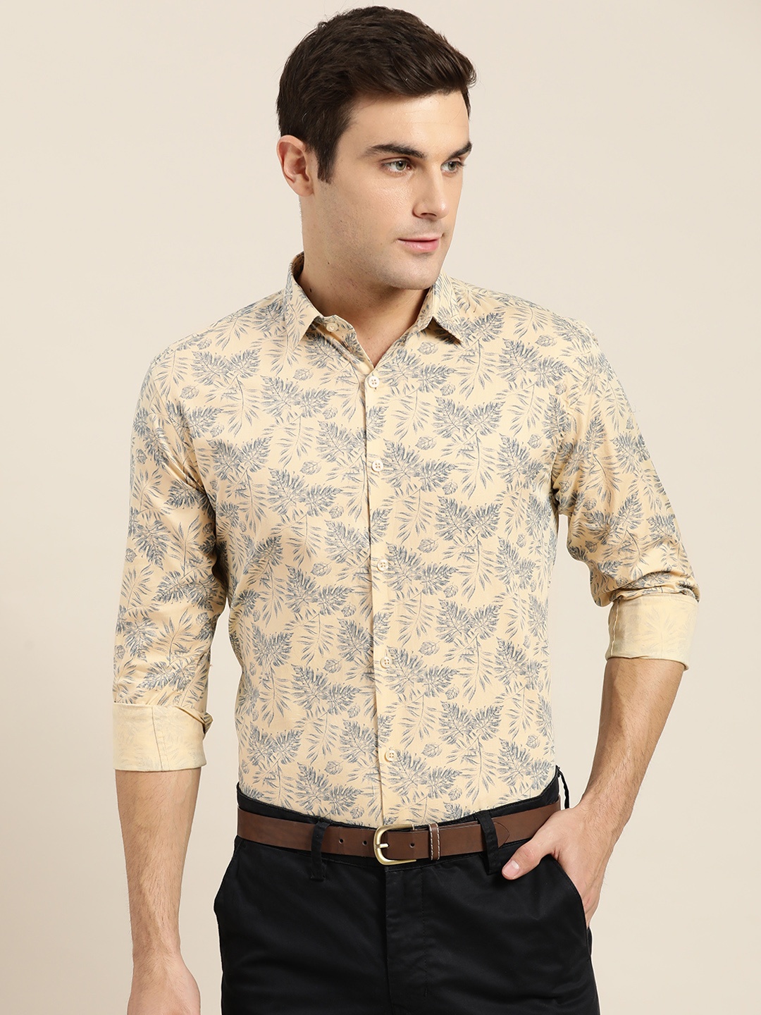 

SOJANYA Men Beige & Navy Blue Classic Fit Printed Smart Casual Shirt