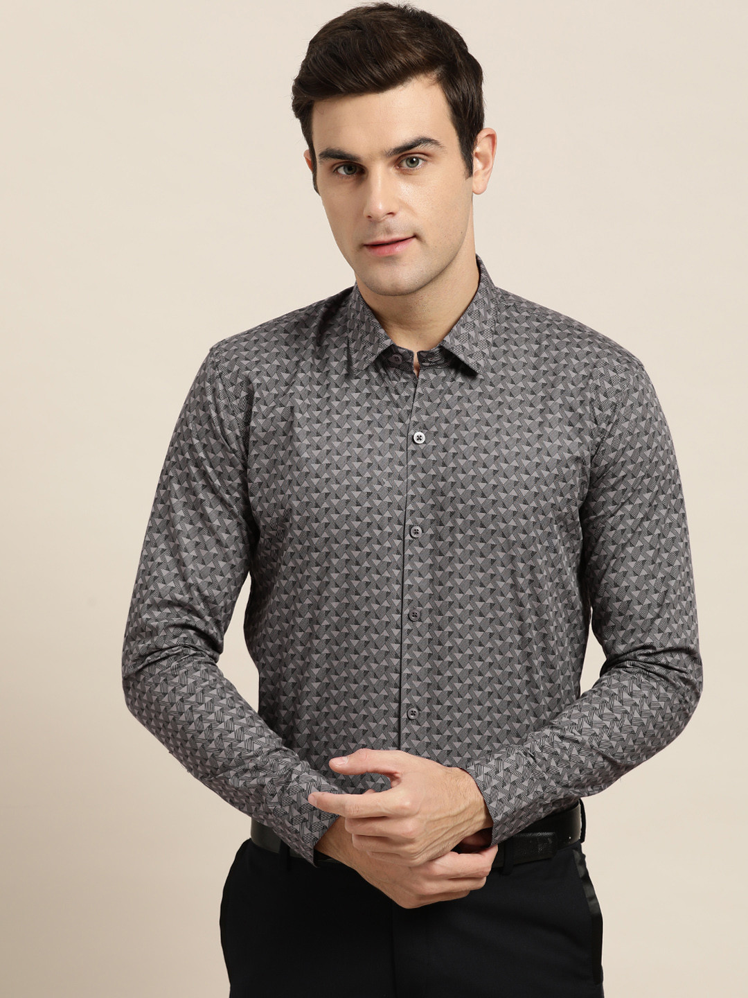 

SOJANYA Men Charcoal Grey & Black Regular Fit Printed Formal Shirt