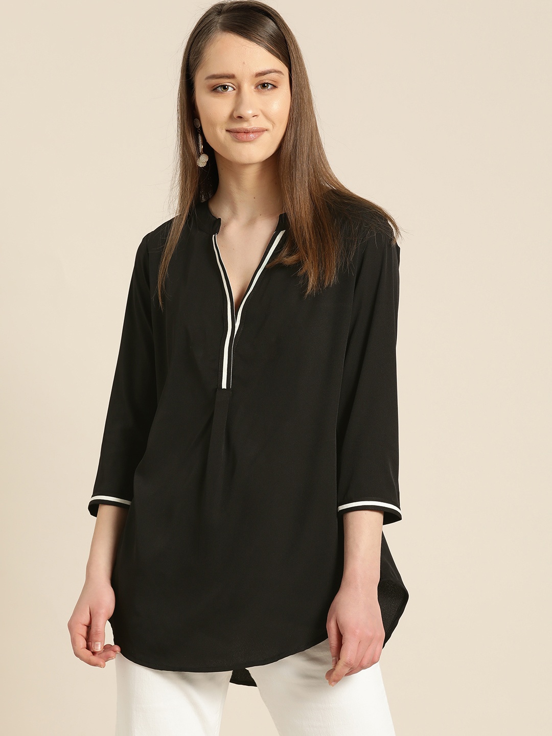 

Qurvii Plus Size Women Black Solid Top